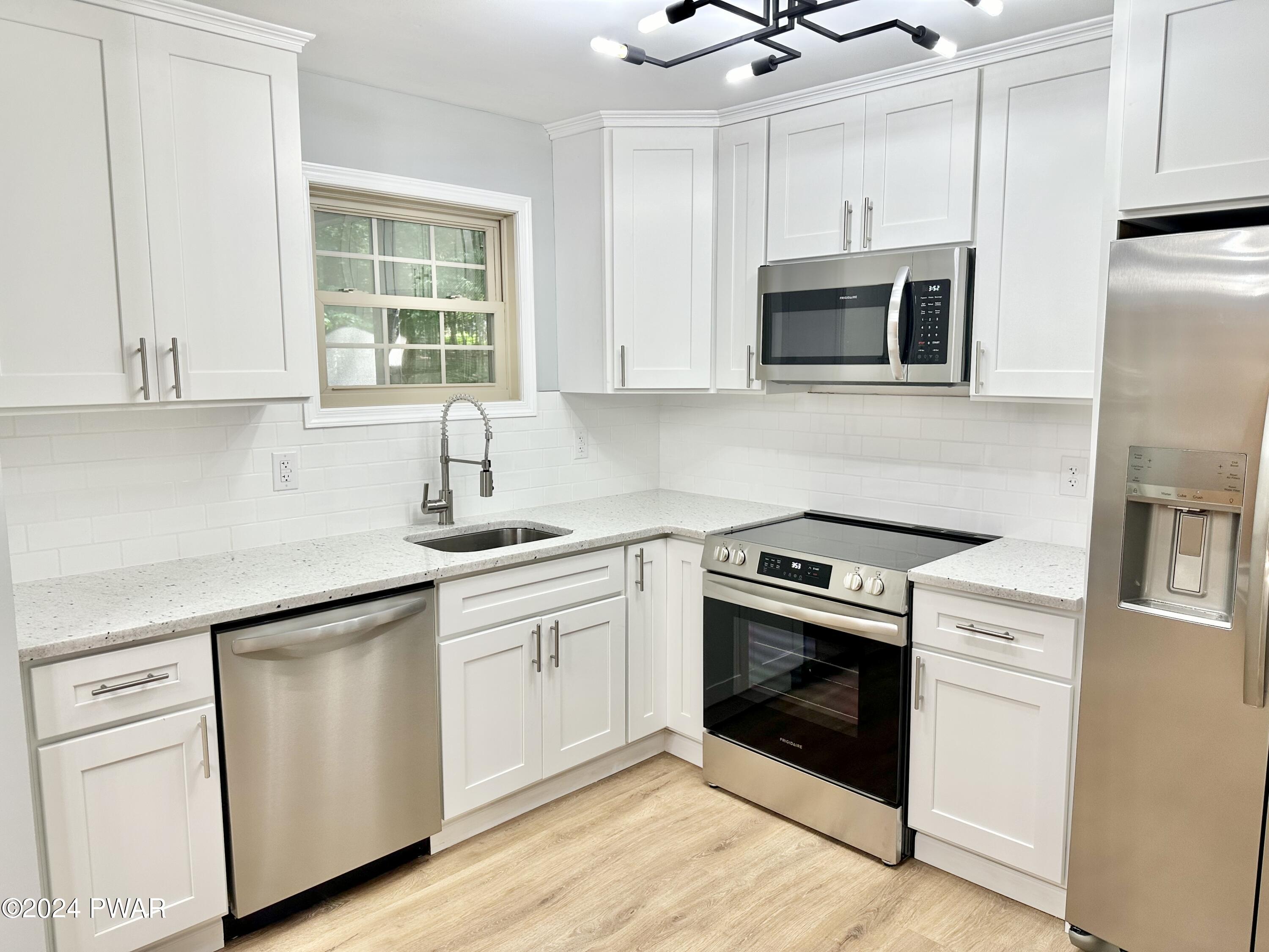 260 High Ridge Road Dingmans Ferry, PA 18328 - Photo 9 of 22 Kitchen