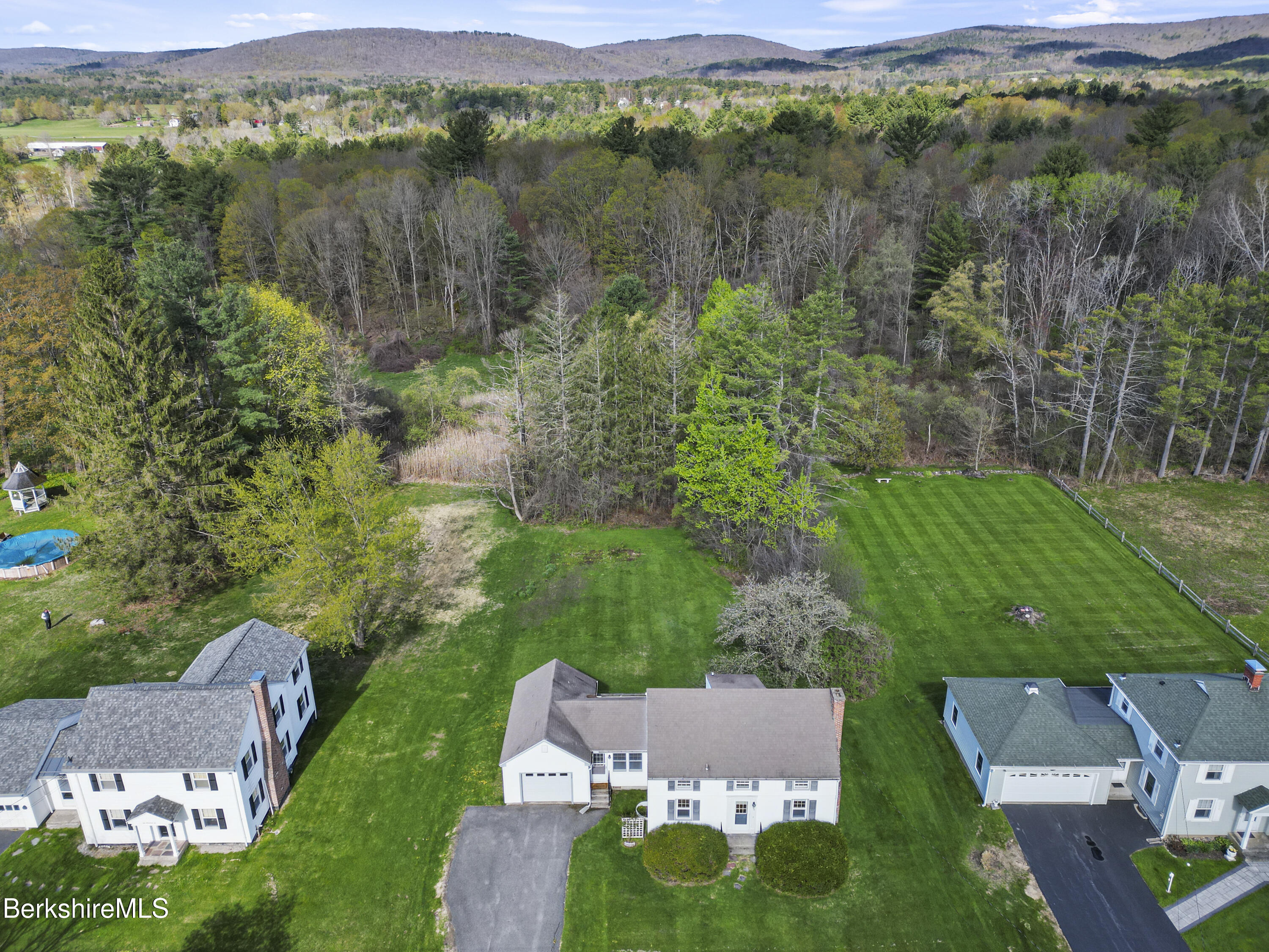 194 Eleanor Road Pittsfield, MA 01201 - Photo 36 of 39 900 Aerial View