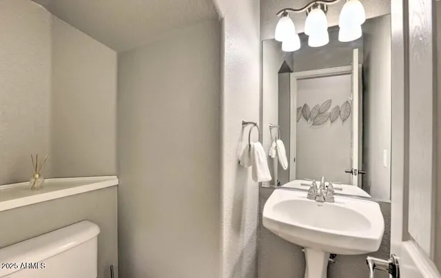 $4,400 | 8801 West Palmaire Avenue, Glendale, AZ 85305