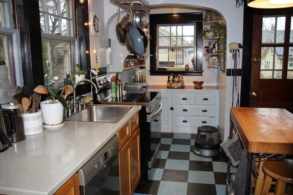 87 Maple Street Greenfield, MA 01301 - Photo 12 of 32