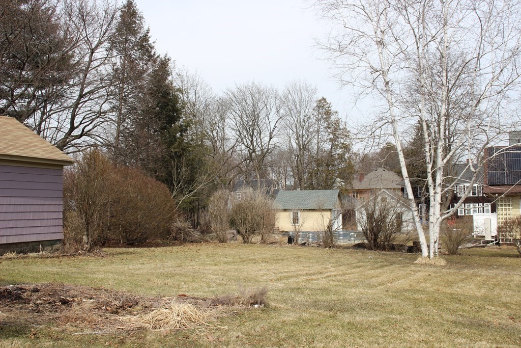 87 Maple Street Greenfield, MA 01301 - Photo 5 of 32