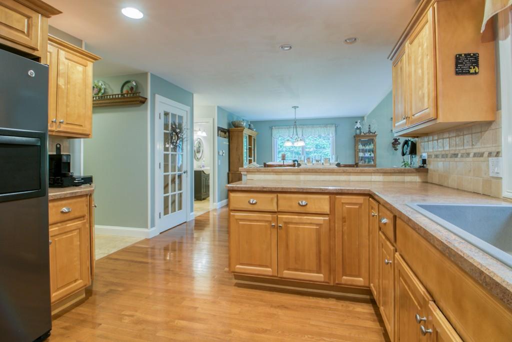 31 Bennett Road Wilbraham, MA 01095 - Photo 5 of 28
