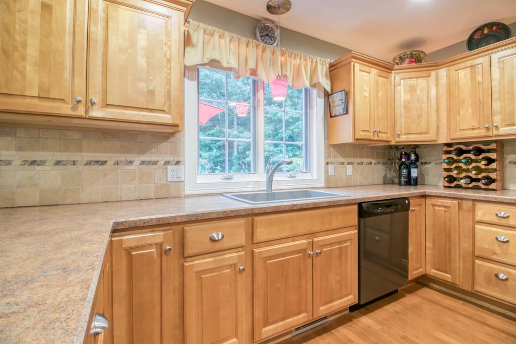 31 Bennett Road Wilbraham, MA 01095 - Photo 6 of 28