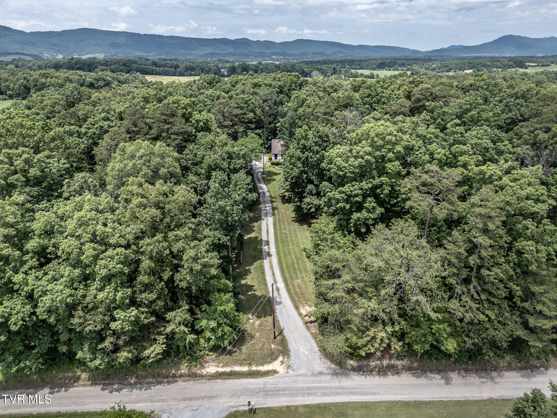 835 Pike Road Greeneville, TN 37745 - Photo 3 of 63 835PikeRdB_061