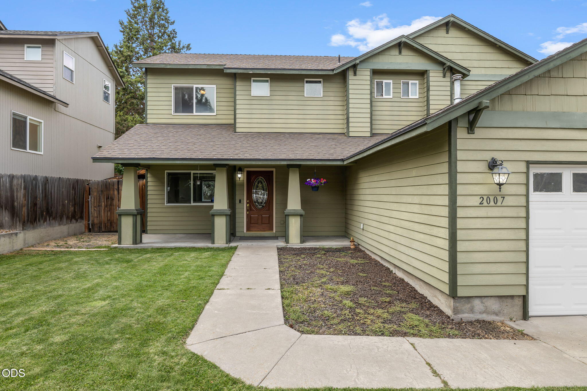 2007 Southwest 37th Street Redmond, OR 97756 - Photo 2 of 37