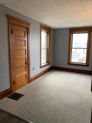 $1,100 | 355 West New York Street, Unit 3, Aurora, IL 60506