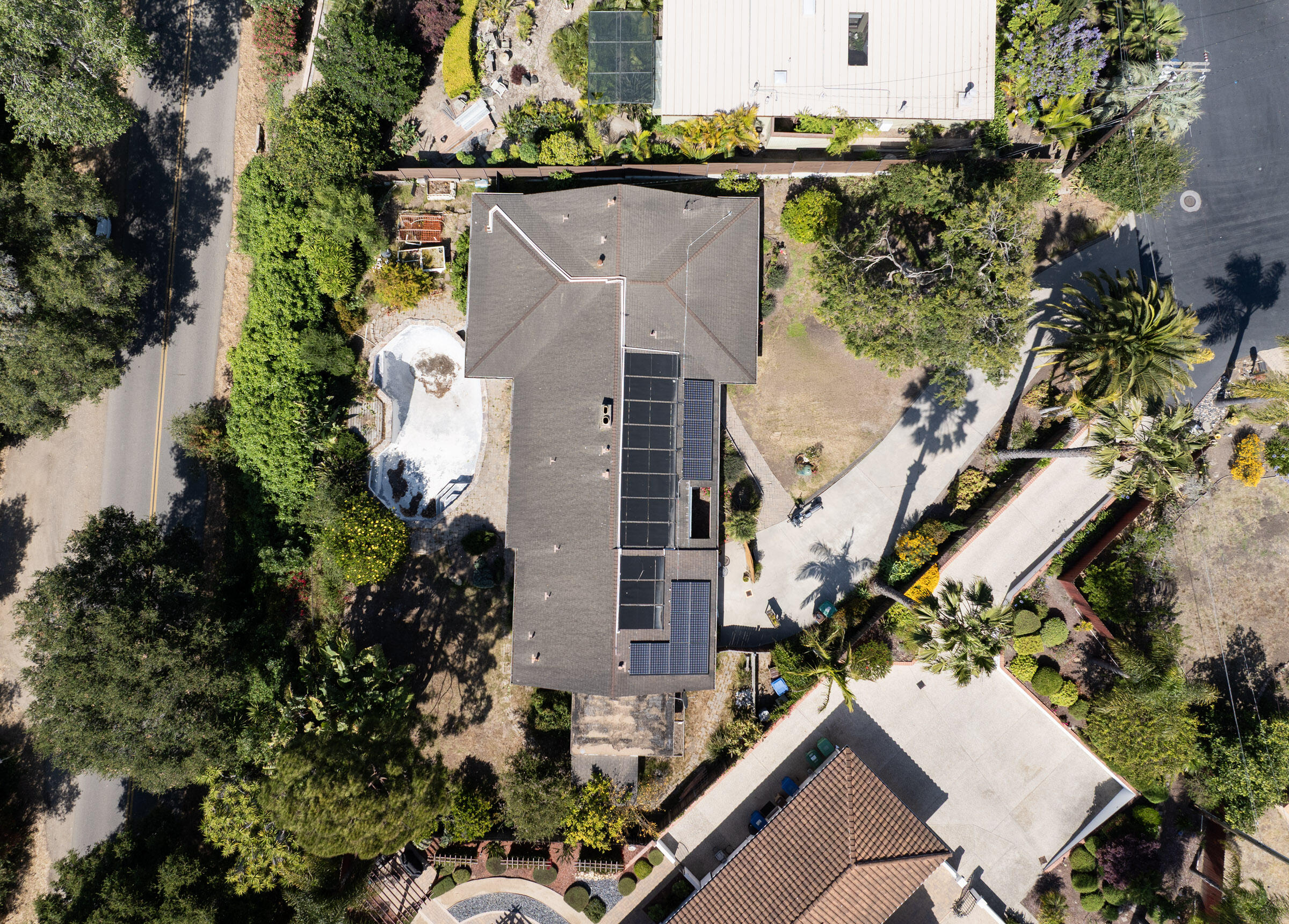 5256 James Road Santa Barbara, CA 93111 - Photo 35 of 36 Overhead Direct