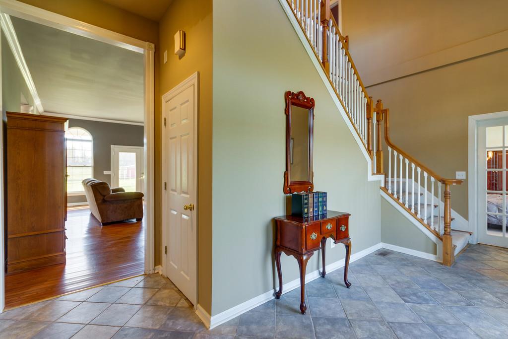 3960 Armstrong Road Springfield, TN 37172 - Photo 5 of 30 a view of a hallway with seating area