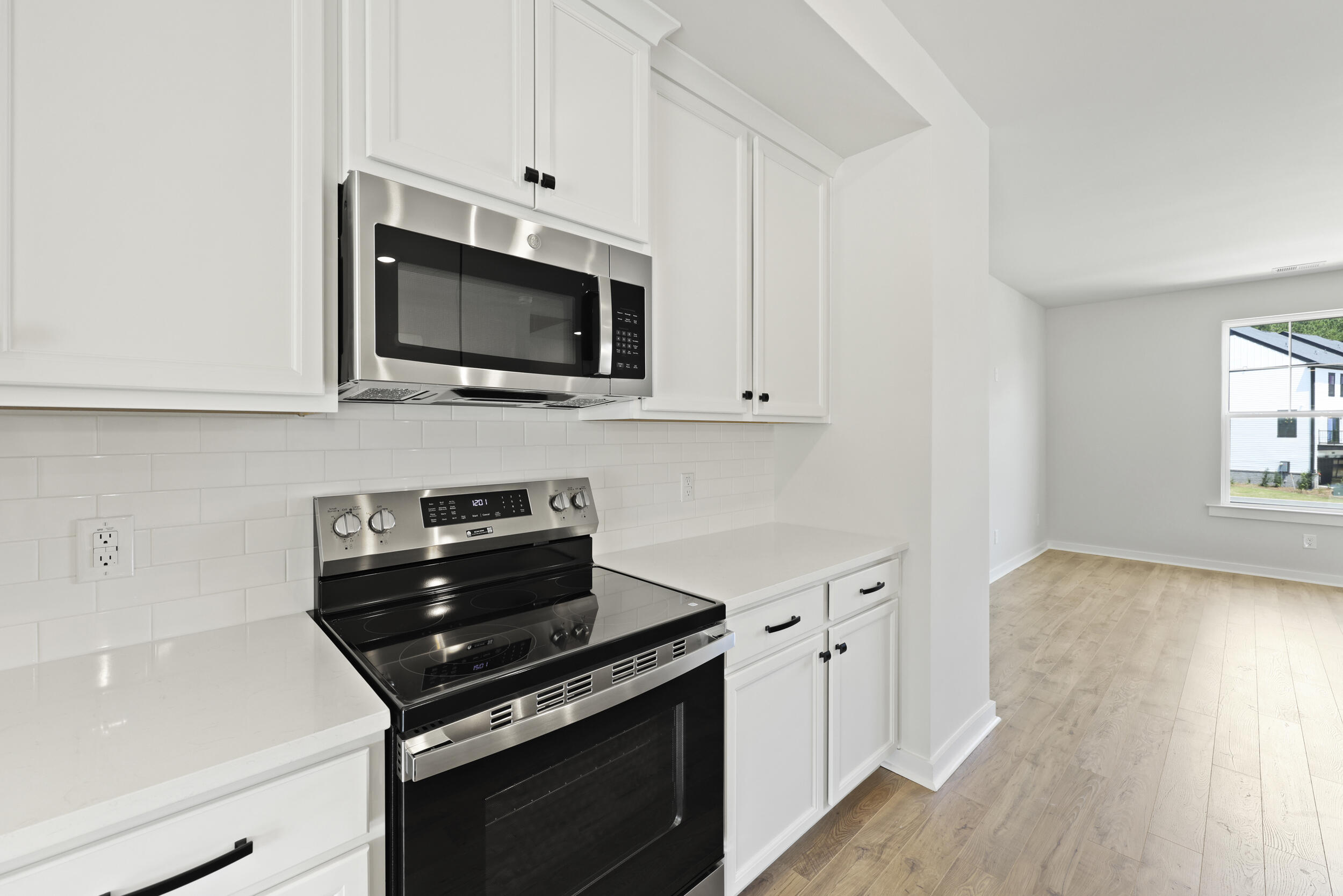 596 Scholar Way Summerville, SC 29486 - Photo 19 of 97 Kitchen