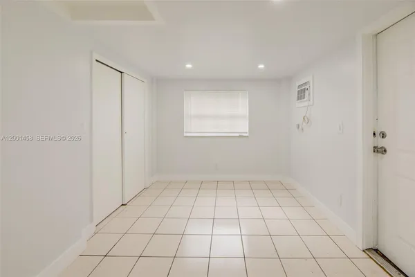 a view of yard with tree