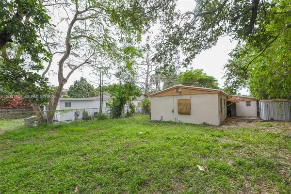a view of a house with a backyard