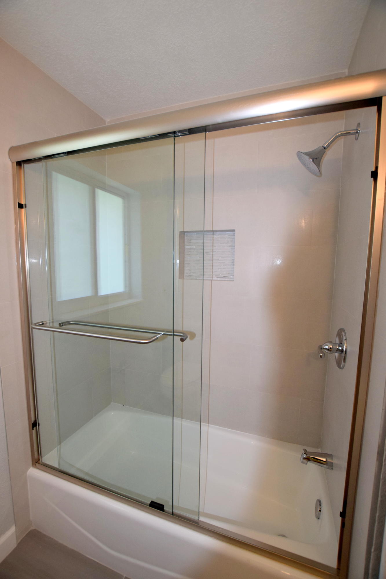 942 Southwest 12th Avenue Boca Raton, FL 33486 - Photo 17 of 22 HALL TUB SHOWER