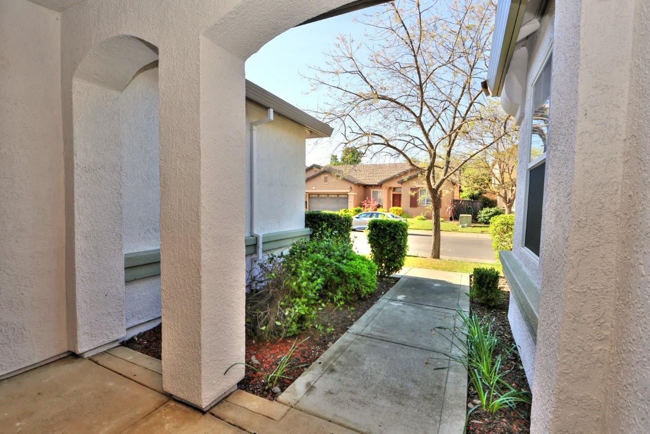 451 Hawkcrest Circle Sacramento, CA 95835 - Photo 4 of 69