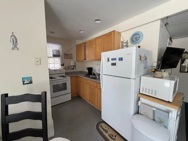 $384,500 | 24 Jason Circle, Boothbay, ME 04537