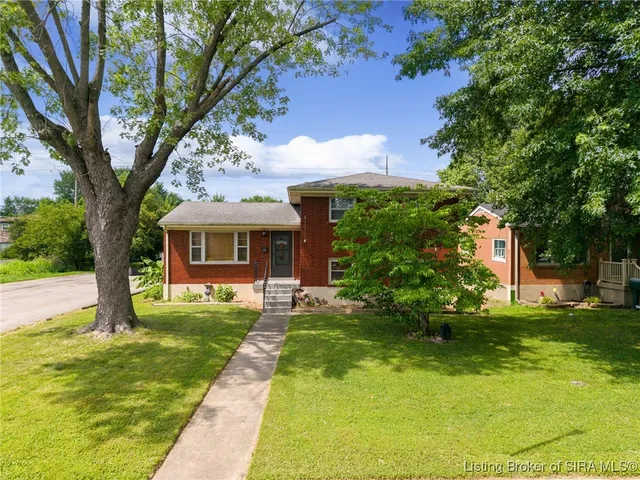 $230,000 | 211 Sherwood Court, Clarksville, IN 47129