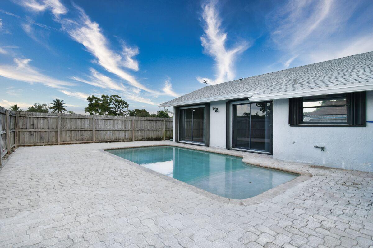 9425 Longmeadow Circle Boynton Beach, FL 33436 - Photo 30 of 34 a view of a backyard