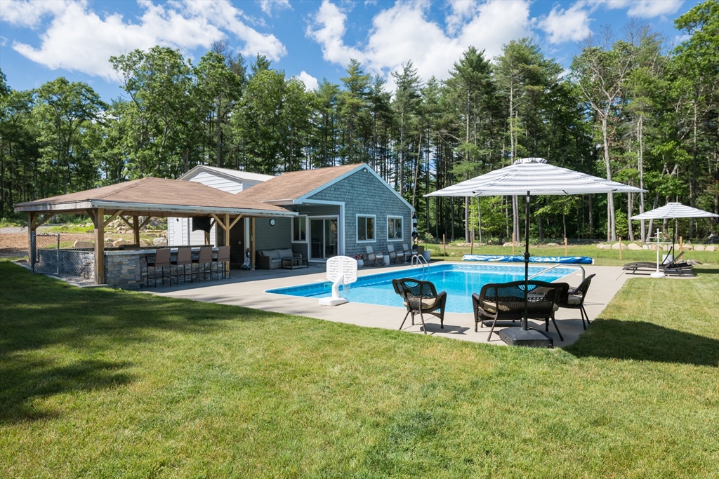 28 Gammons Road Acushnet, MA 02743 - Photo 4 of 42