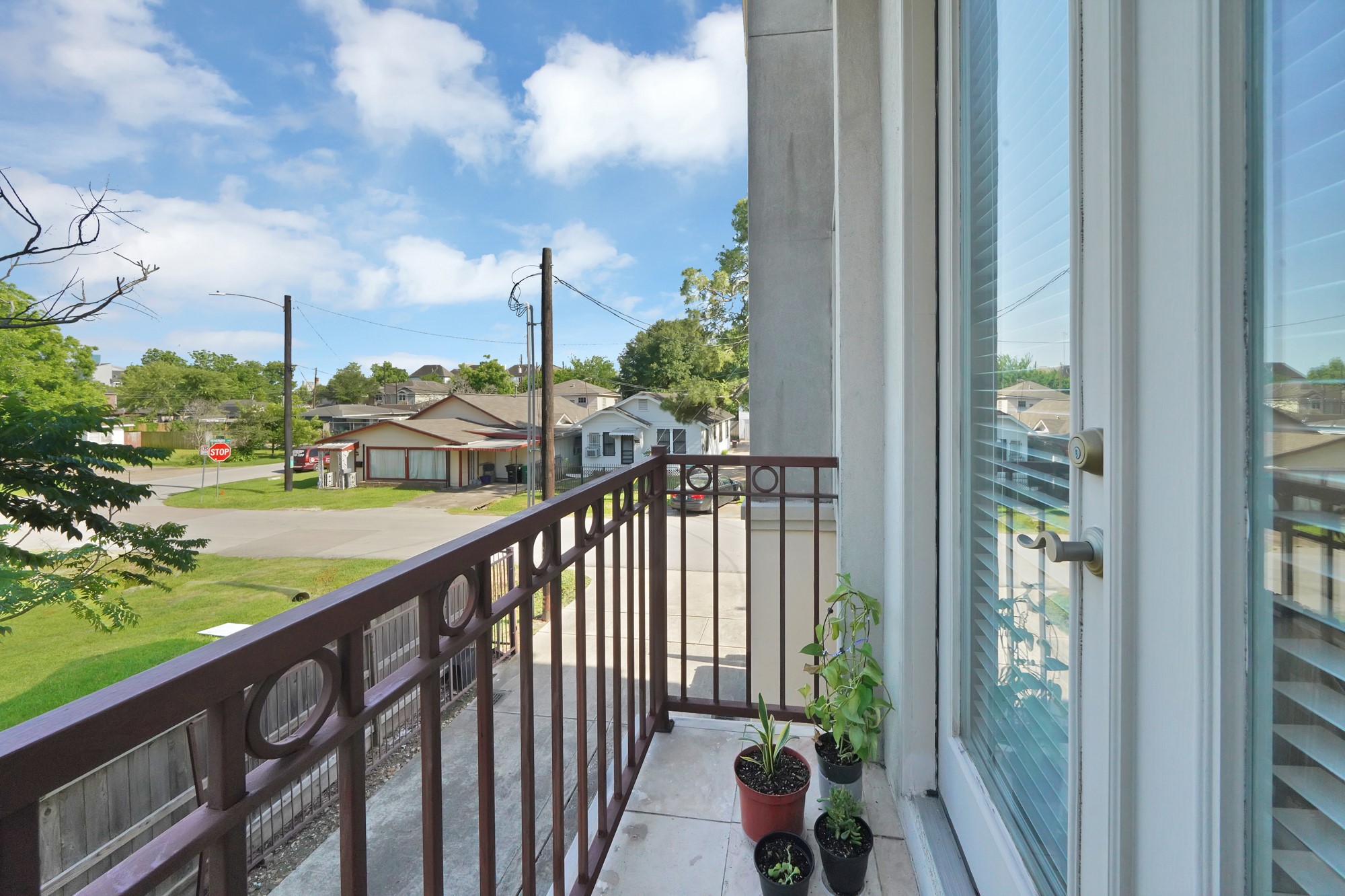 5206 Petty Street Houston, TX 77007 - Photo 12 of 26 a view of balcony with yard