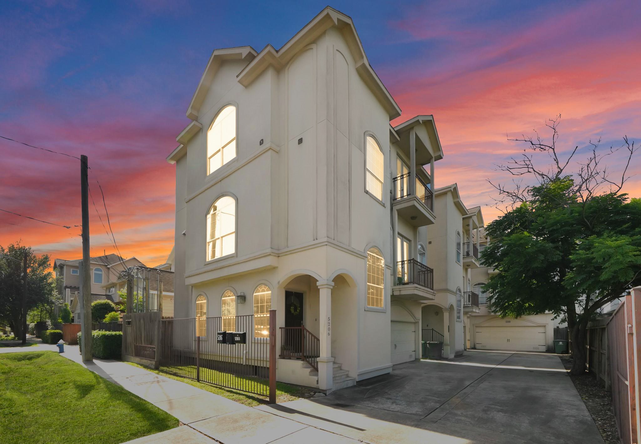 5206 Petty Street Houston, TX 77007 - Photo 2 of 26 a front view of a building