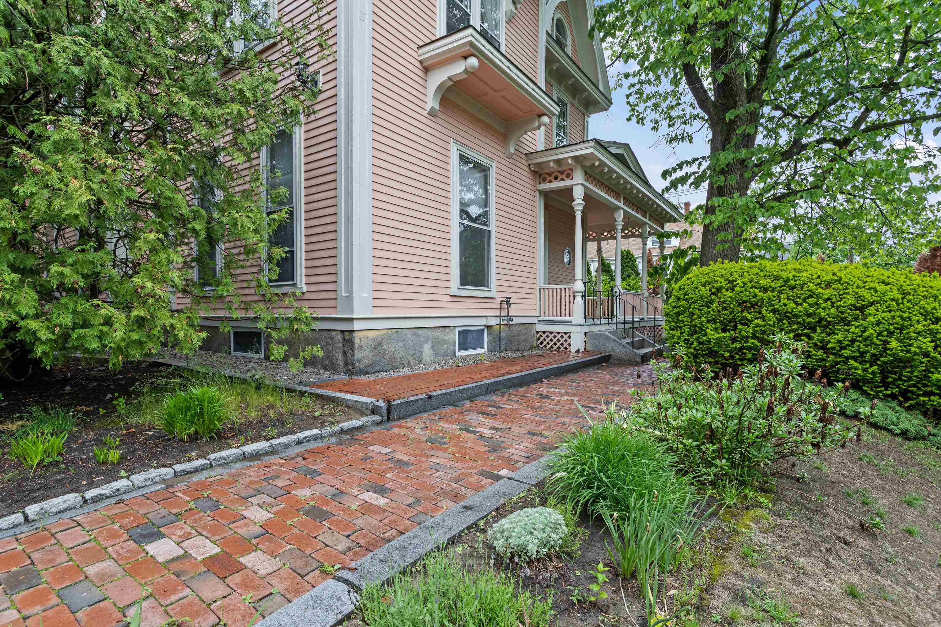 270 Orange Street, Unit 2 Manchester, NH 03104 - Photo 2 of 41