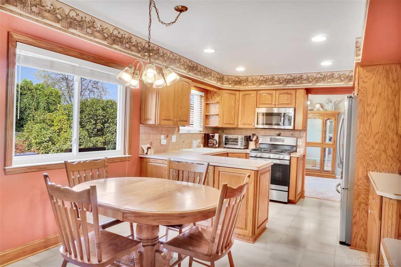 47371 Kathleen Road Macomb, MI 48044 - Photo 7 of 42 50055191-6.JPG