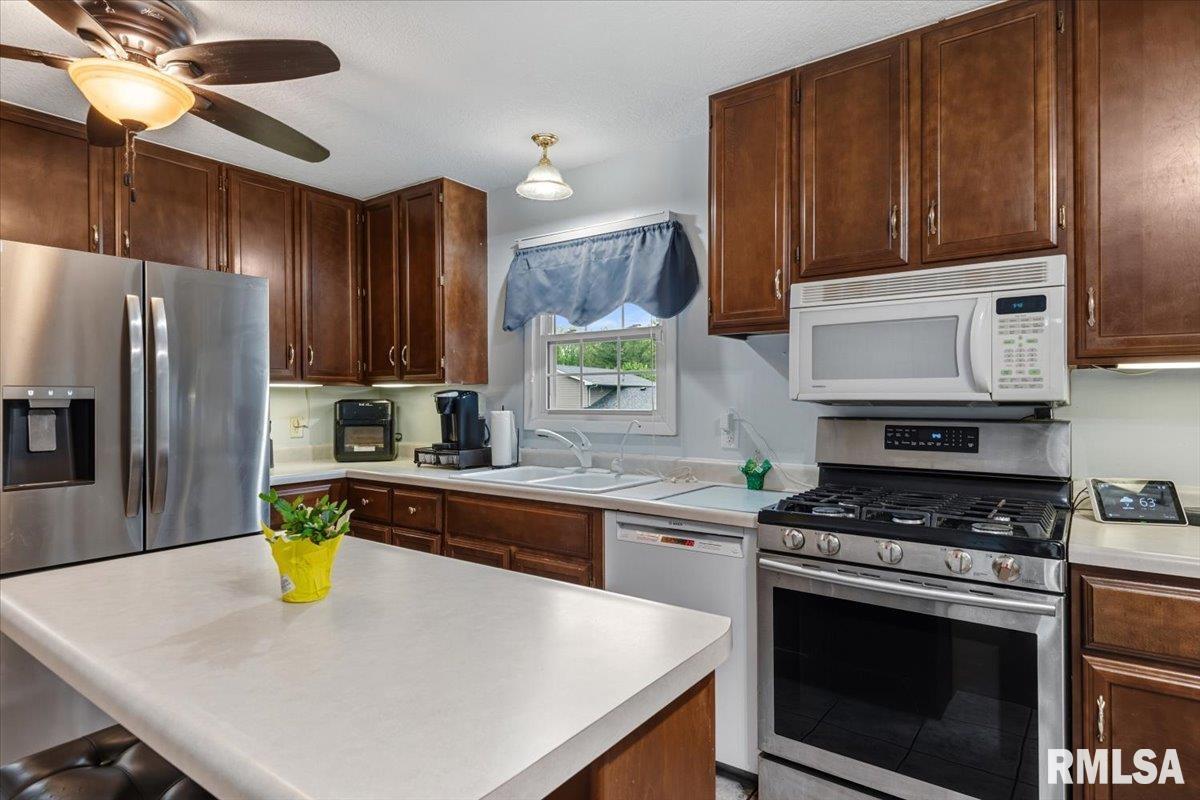 3960 North Northbrook Drive Decatur, IL 62526 - Photo 8 of 37