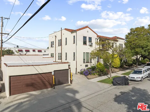 a view of a car park in front of house