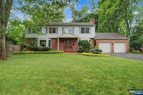 $1,849,000 | 10 Marcotte Lane, Tenafly, NJ 07670
