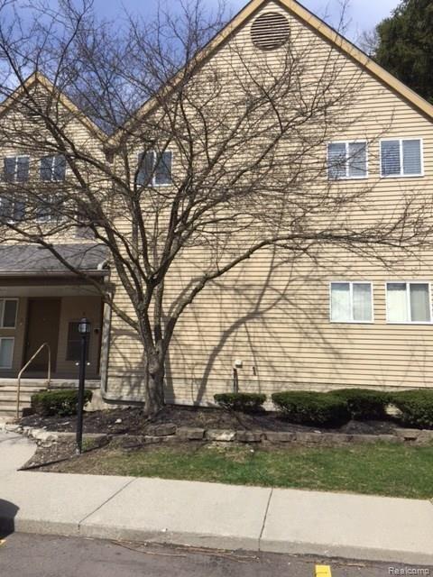 27971 Rollcrest Road, Unit 10 Farmington, MI 48334 - Photo 1 of 13