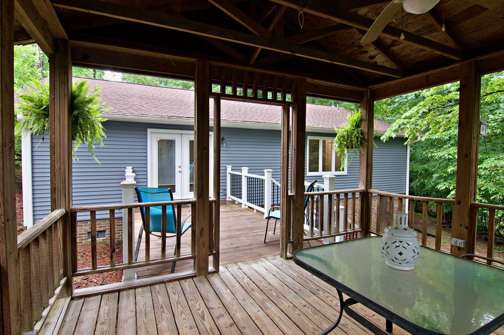 1279 Coneross Point Drive Seneca, SC 29678 - Photo 37 of 48