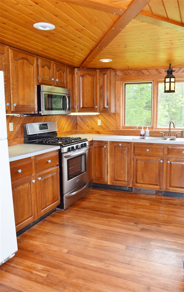 289 Meadows Road Jefferson, NH 03583 - Photo 6 of 39 Gallery Image 6