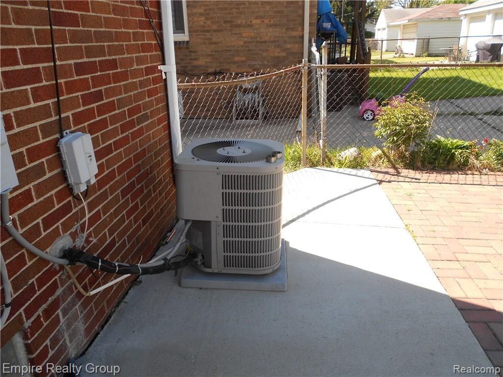 7733 Miller Road Dearborn, MI 48126 - Photo 42 of 45 7733 MILLER 049.JPG