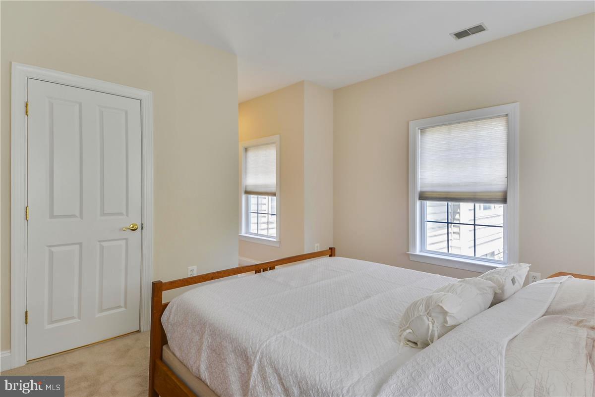 22817 Highcrest Circle Brambleton, VA 20148 - Photo 23 of 41