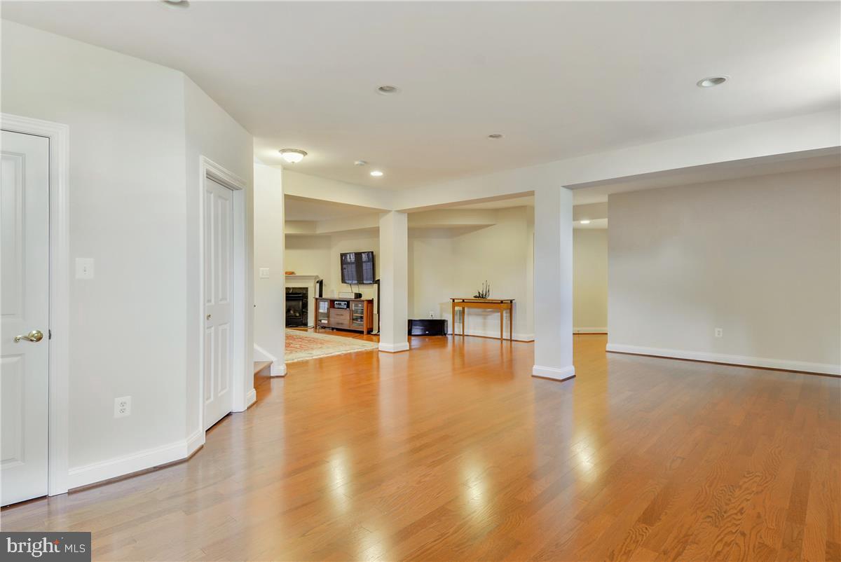 22817 Highcrest Circle Brambleton, VA 20148 - Photo 31 of 41