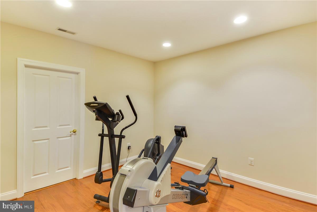 22817 Highcrest Circle Brambleton, VA 20148 - Photo 35 of 41