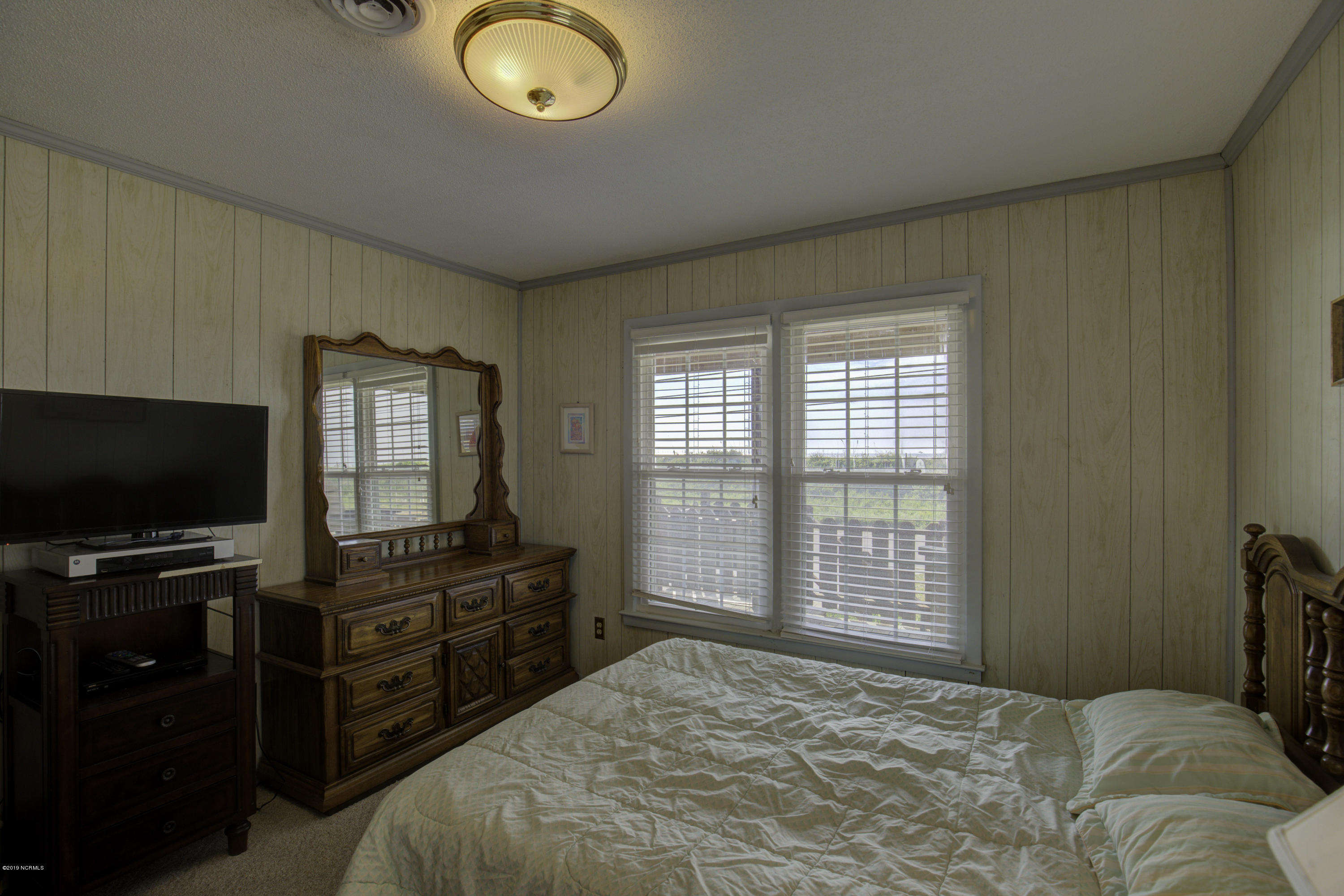 1675 New River Inlet Road North Topsail Beach, NC 28460 - Photo 25 of 32 1675 New River Inlet Road - Interiors_27