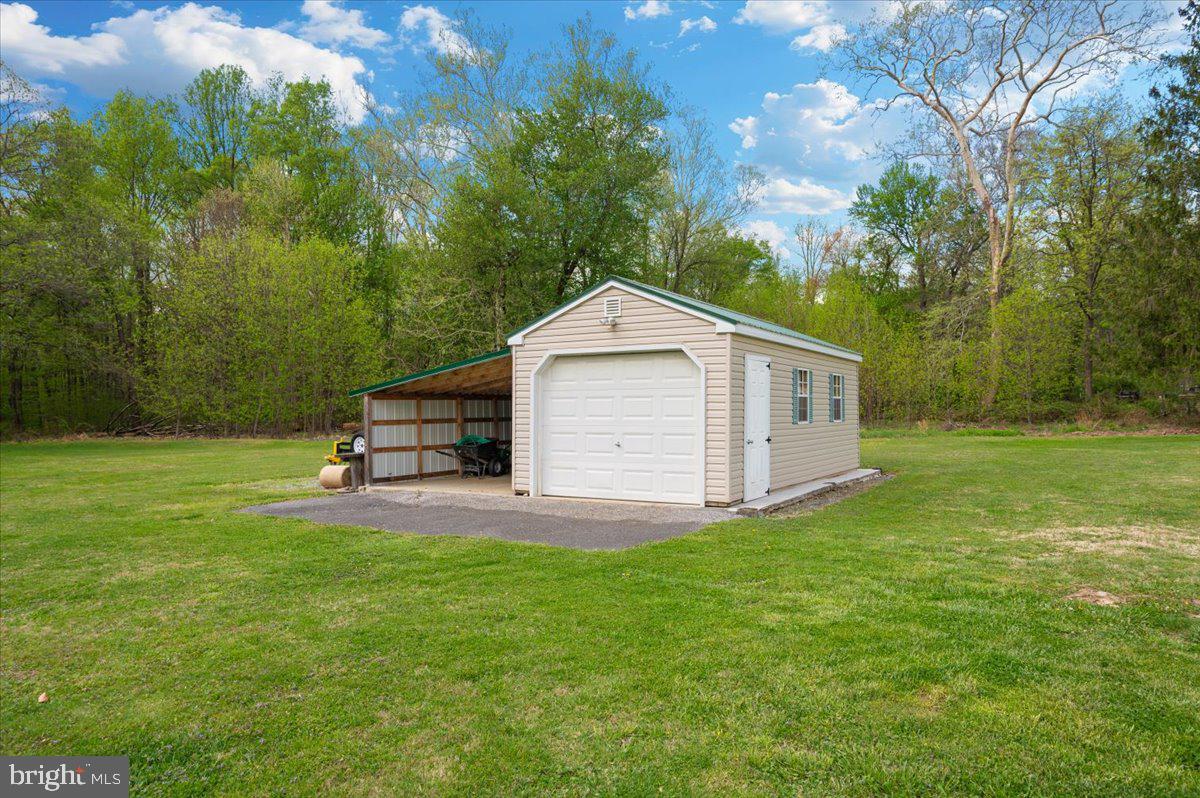 7117 Blue Mountain Road Thurmont, MD 21788 - Photo 55 of 80 a front view of a house with garden