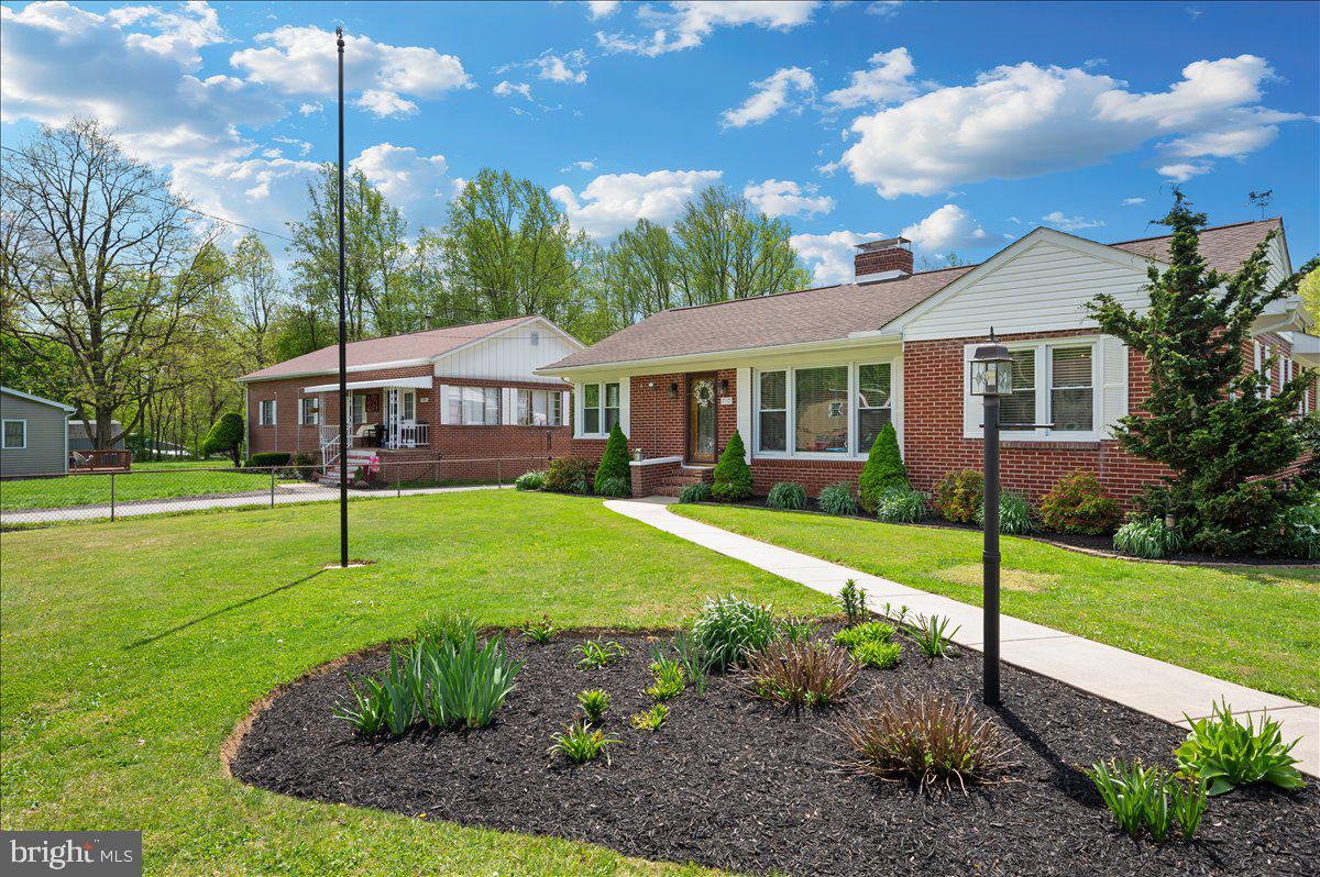 7117 Blue Mountain Road Thurmont, MD 21788 - Photo 62 of 80 a house that has a big yard and potted plants