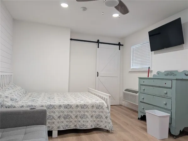 $1,200 | 53 Winnapaug Road, Unit 5, Westerly, RI 02891