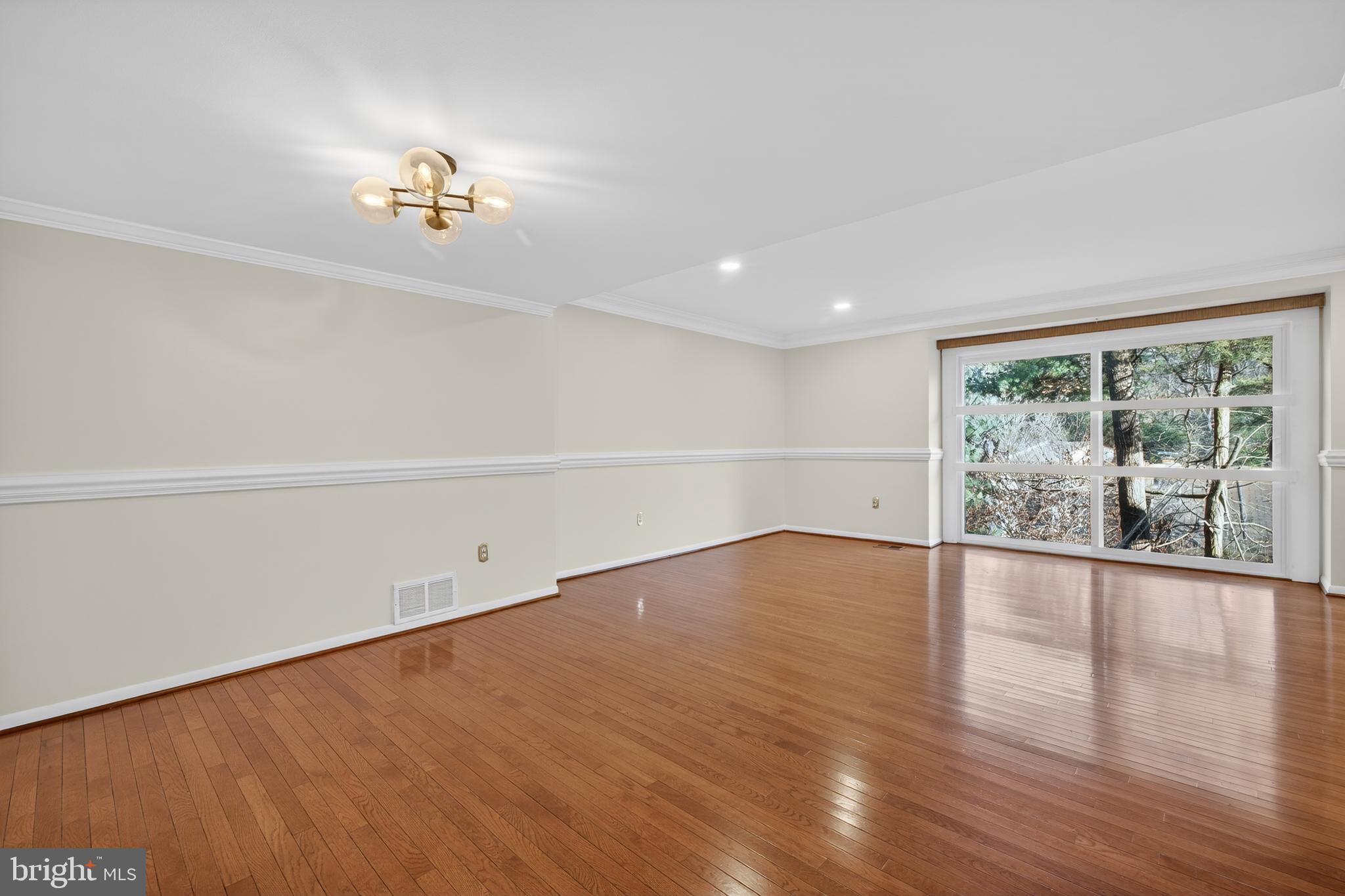 9250 Three Oaks Drive Silver Spring, MD 20901 - Photo 2 of 40