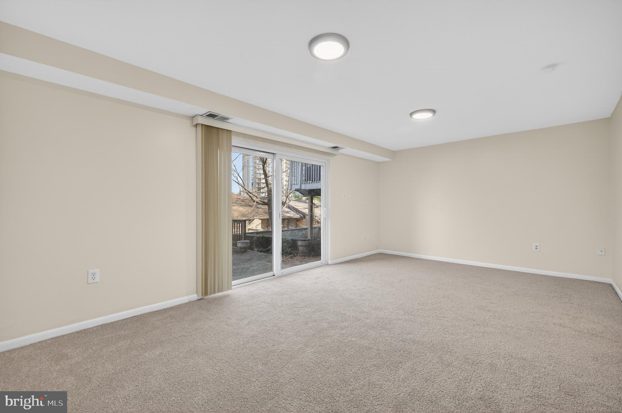 9250 Three Oaks Drive Silver Spring, MD 20901 - Photo 31 of 40