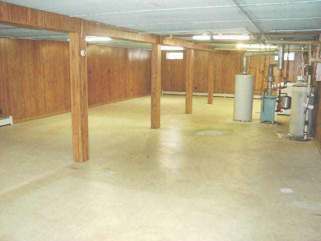 890 West Fairgrounds Road Freeport, IL 61032 - Photo 6 of 7 a view of an empty room