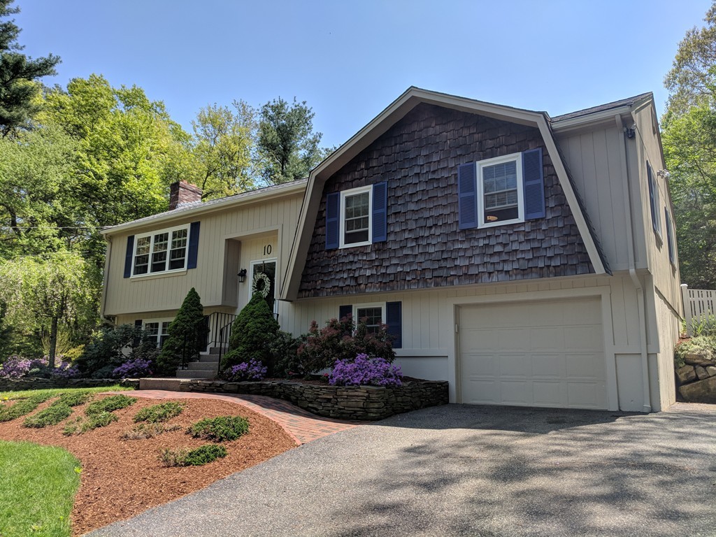 10 Elizabeth Road Foxboro, MA 02035 - Photo 1 of 26 Gallery Image 1
