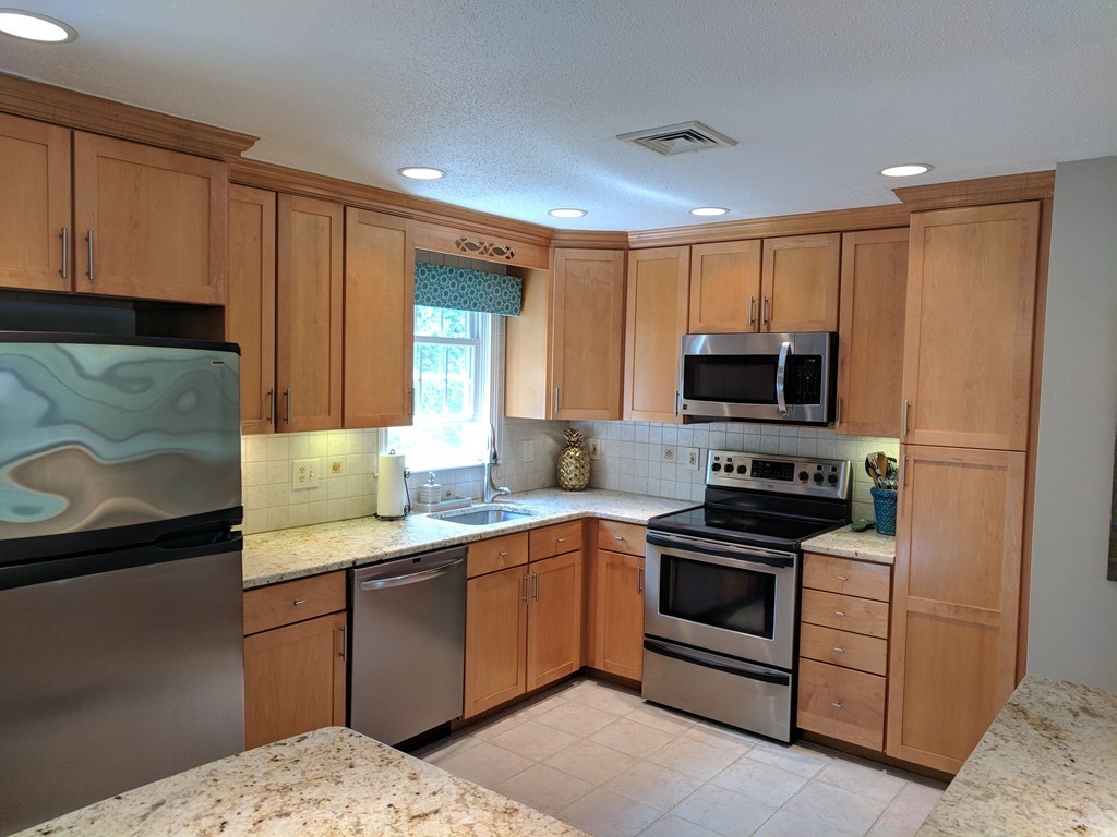 10 Elizabeth Road Foxboro, MA 02035 - Photo 4 of 26 Gallery Image 4