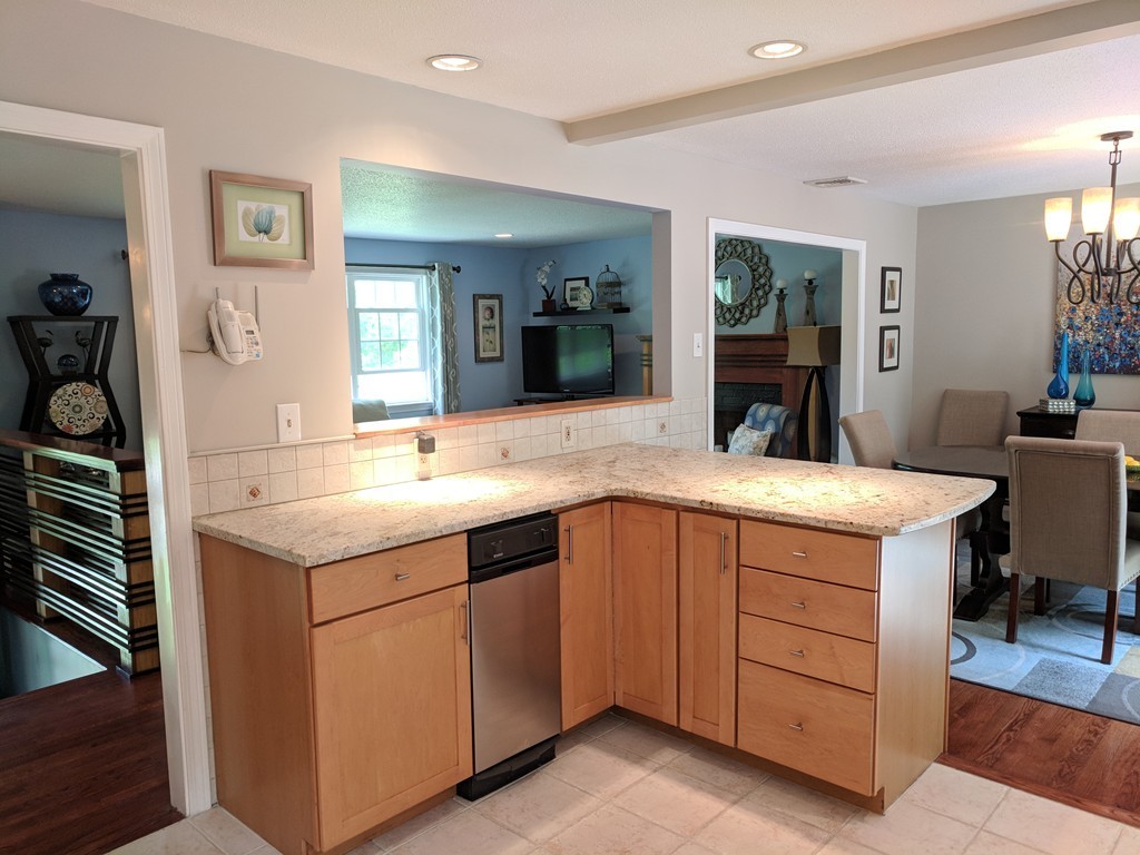 10 Elizabeth Road Foxboro, MA 02035 - Photo 5 of 26 Gallery Image 5