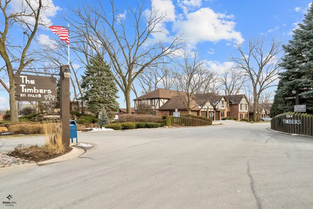 $289,900 | 11301 Sycamore Lane, Unit 64A, Palos Hills, IL 60465