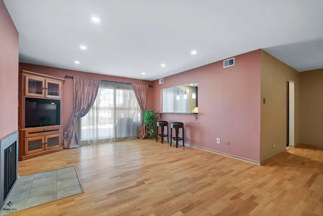 $289,900 | 11301 Sycamore Lane, Unit 64A, Palos Hills, IL 60465