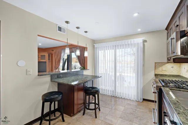 $289,900 | 11301 Sycamore Lane, Unit 64A, Palos Hills, IL 60465