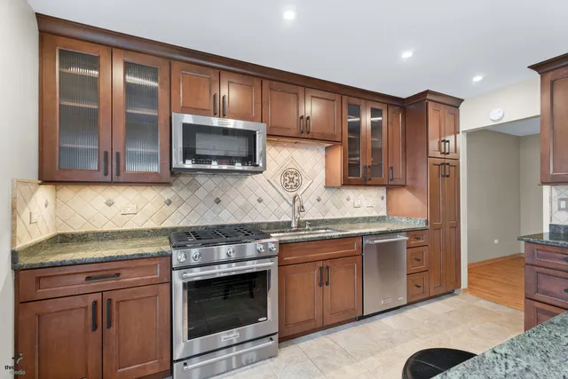 $289,900 | 11301 Sycamore Lane, Unit 64A, Palos Hills, IL 60465