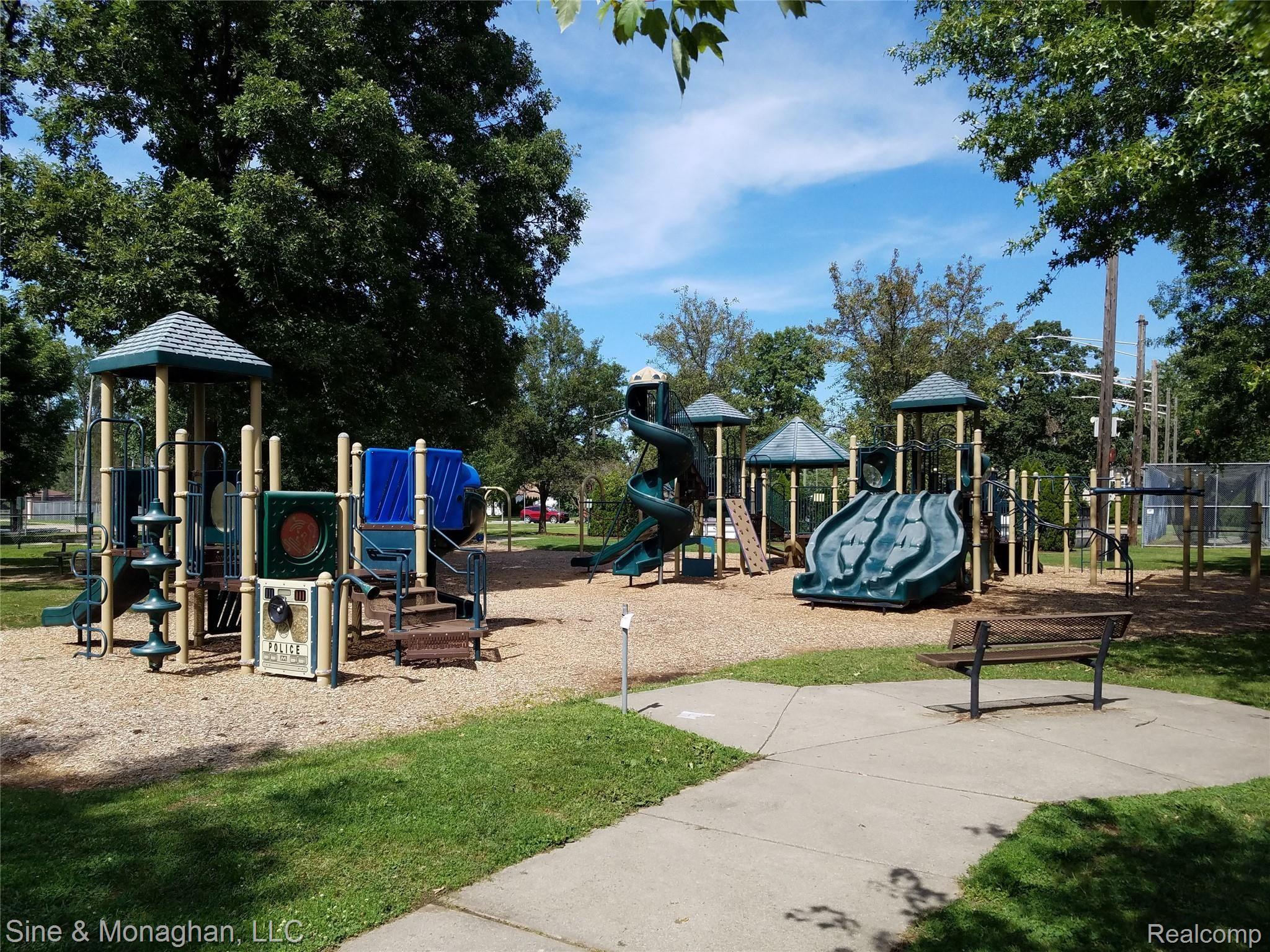 2024 Oxford Road Grosse Pointe, MI 48236 - Photo 18 of 20 Kids Playscapes